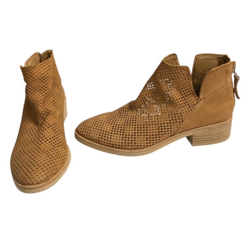 Dolce Vita Tommi Perforated Bootie TAN NUBUCK Womens Size 9 Heeled Ankle
